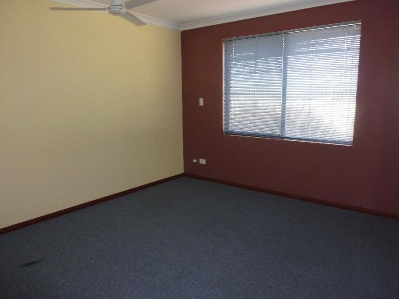 10 Campden Loop, Parmelia WA 6167