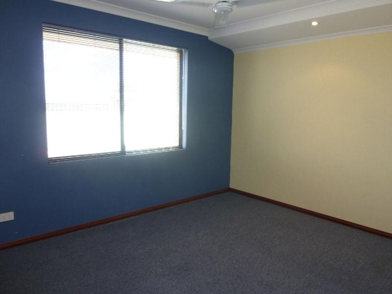 10 Campden Loop, Parmelia WA 6167
