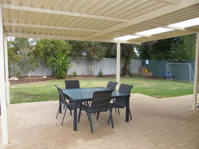33 Gawler Way, Calista WA 6167