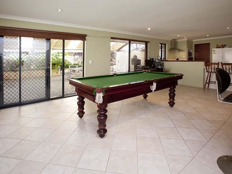 17 Holyrood Close, Orelia WA 6167
