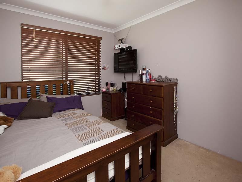 17 Holyrood Close, Orelia WA 6167