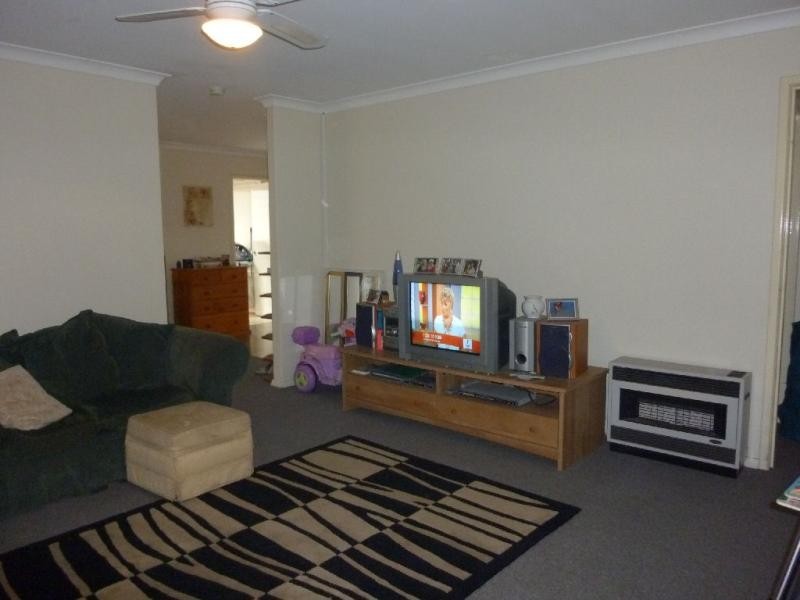 8 Bournan Heights, Parmelia WA 6167