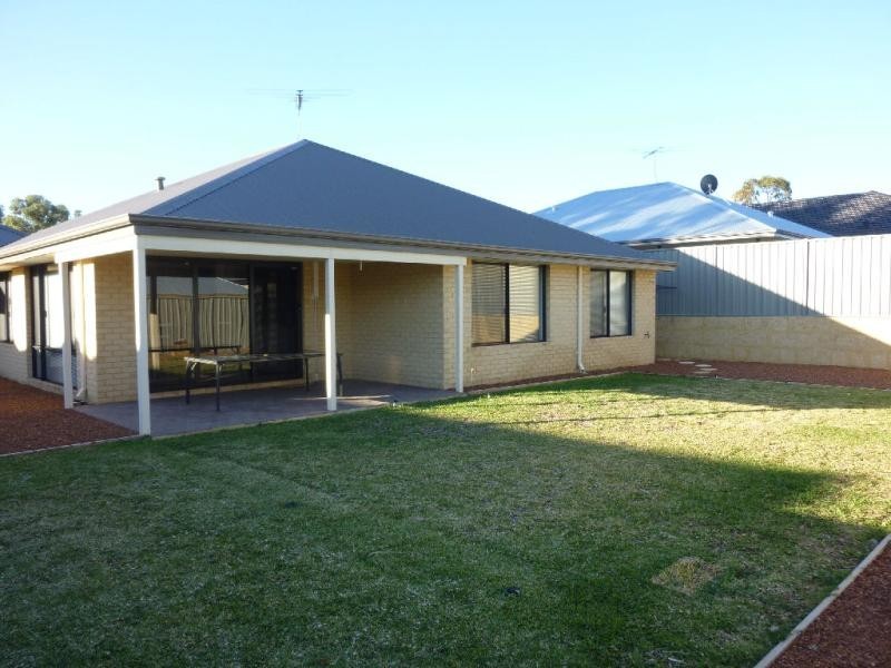 11 Ringwood Loop, Wellard WA 6170