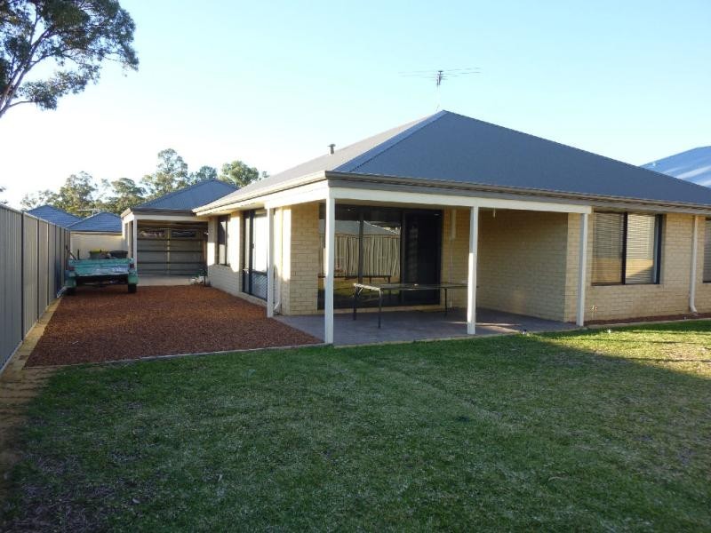 11 Ringwood Loop, Wellard WA 6170