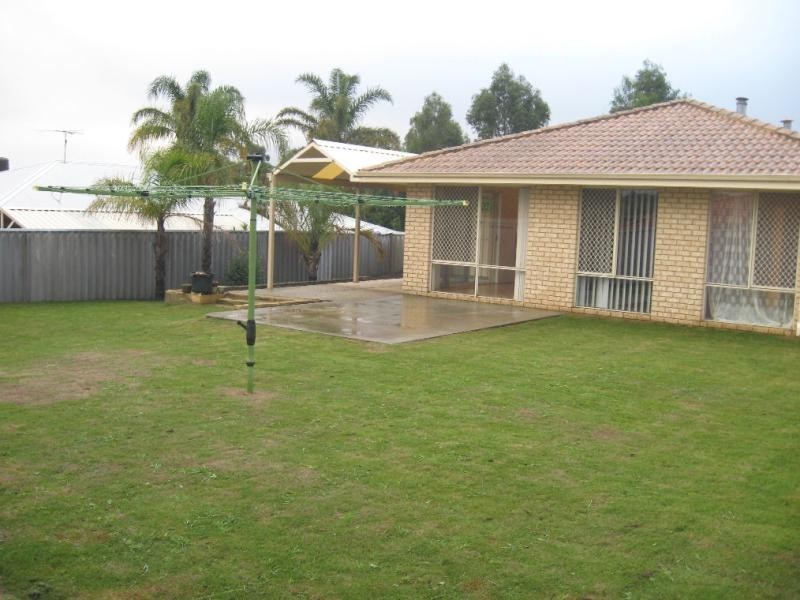 32 McNairn Cross, Leda WA 6170