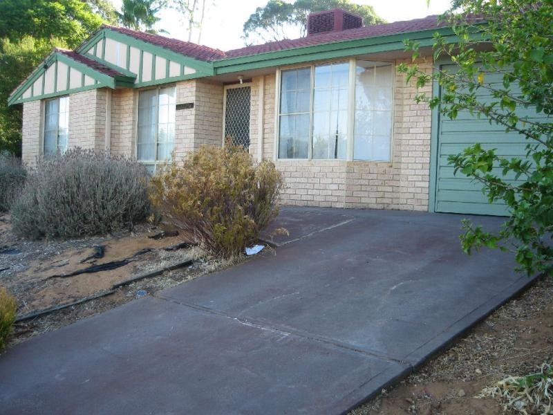 23 Moysey Court, Parmelia WA 6167