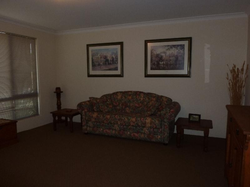 8 Nursling Chase, Wellard WA 6170