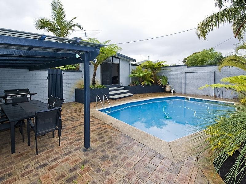 1 Chester Court, Orelia WA 6167