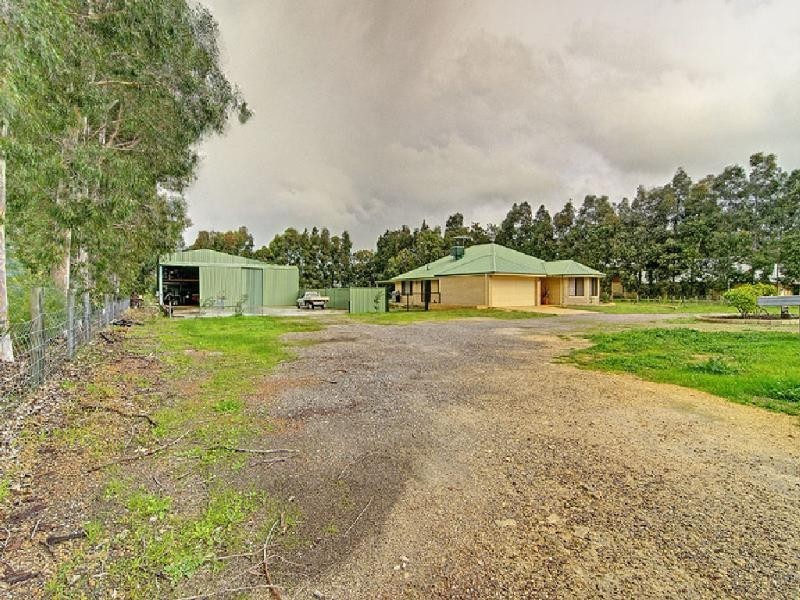 16 Bilya Avenue, Mardella WA 6125