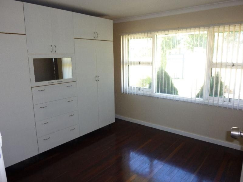11 Farmer Way, Parmelia WA 6167