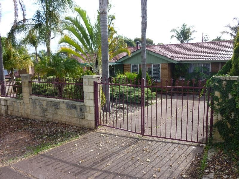 19 Barron Way, Orelia WA 6167