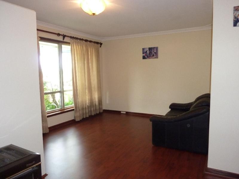 19 Barron Way, Orelia WA 6167