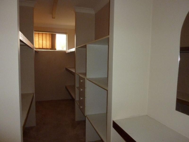 19 Barron Way, Orelia WA 6167