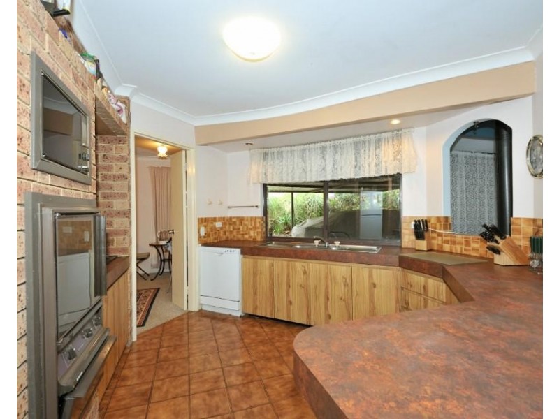 16 Kirkland Way, Parmelia WA 6167