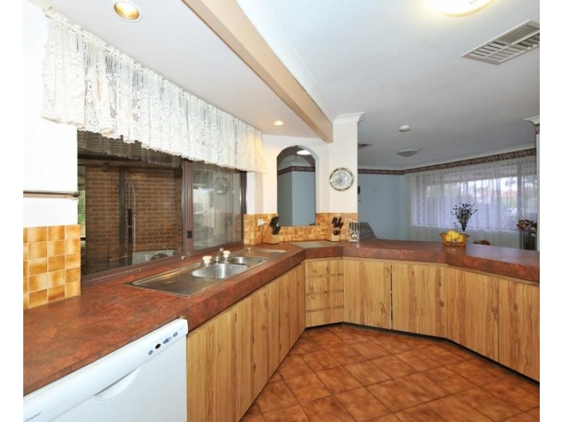16 Kirkland Way, Parmelia WA 6167