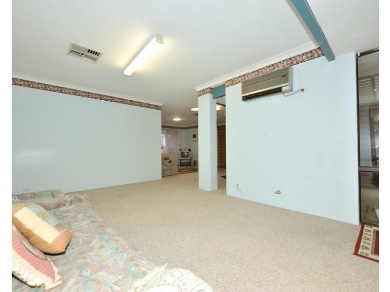 16 Kirkland Way, Parmelia WA 6167