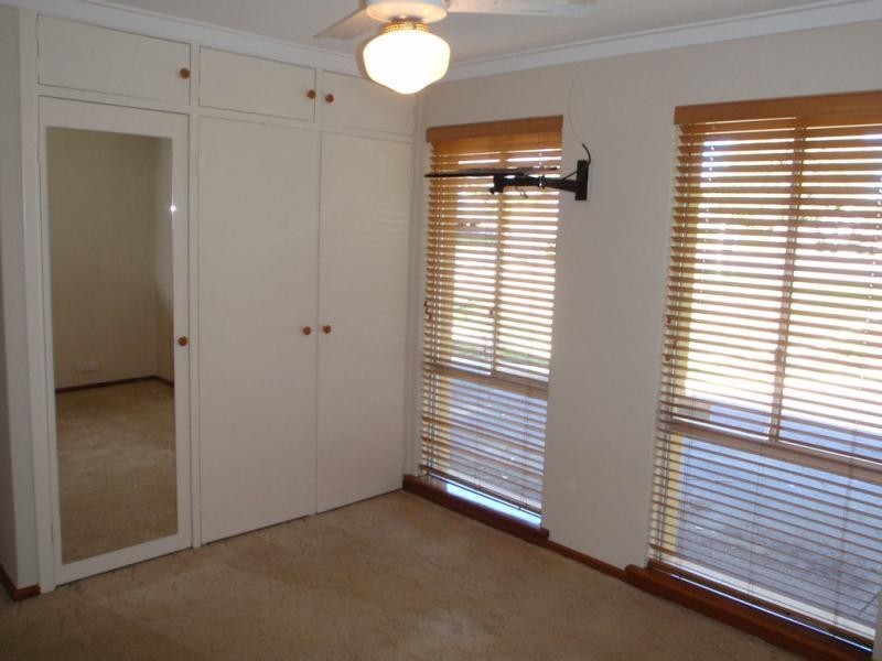 10 Nutcher Way, Parmelia WA 6167
