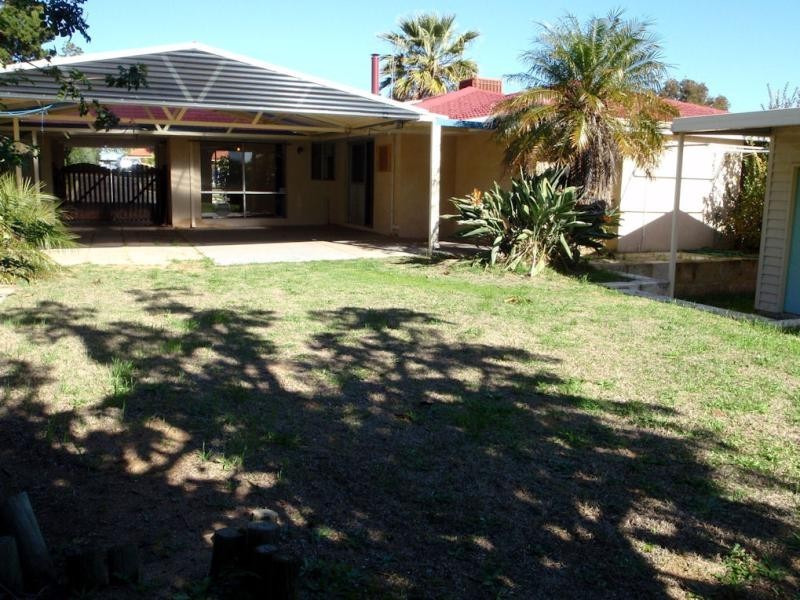 10 Nutcher Way, Parmelia WA 6167