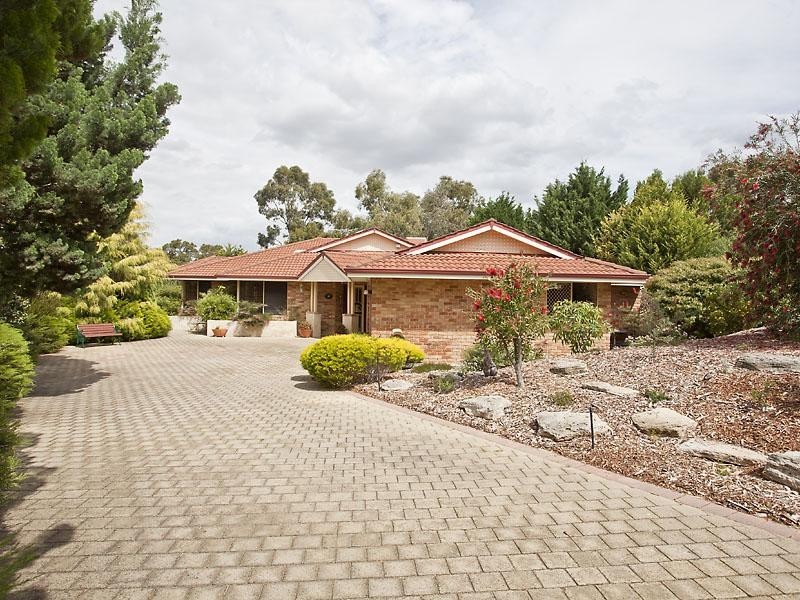 11 Weaver Lane, Wellard WA 6170