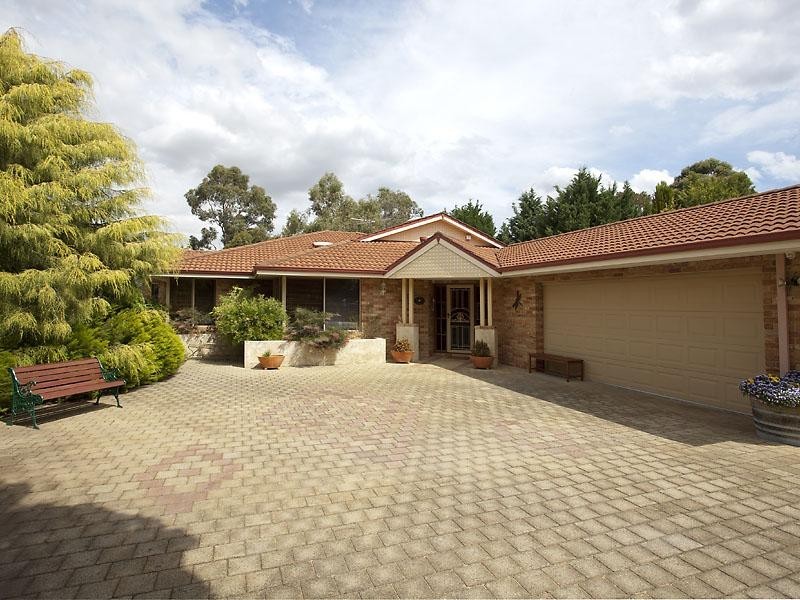 11 Weaver Lane, Wellard WA 6170