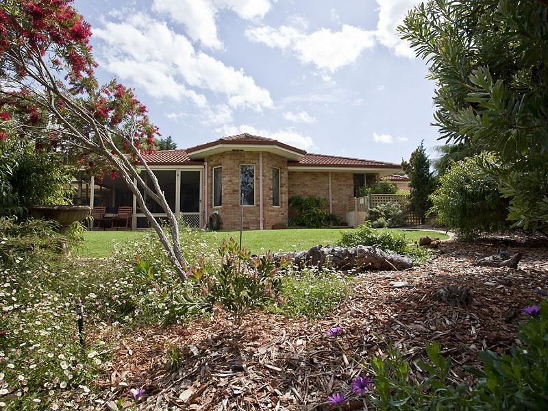 11 Weaver Lane, Wellard WA 6170
