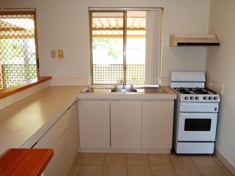 15 Bournan Heights, Parmelia WA 6167