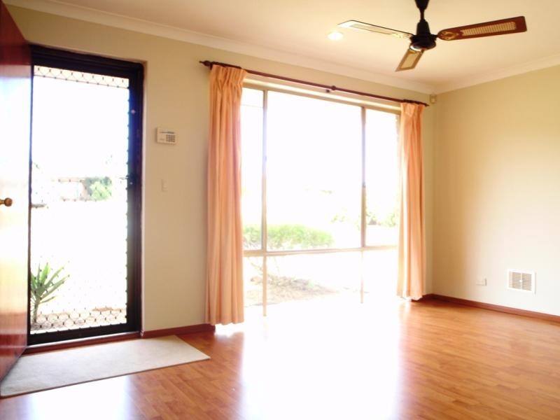 15 Bournan Heights, Parmelia WA 6167