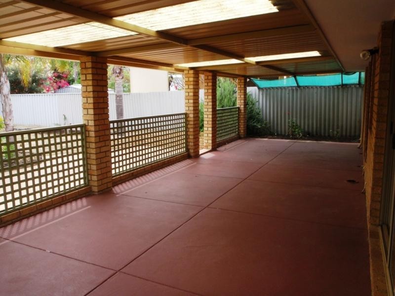 15 Bournan Heights, Parmelia WA 6167