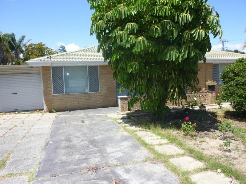 4 Preston Road, Parmelia WA 6167