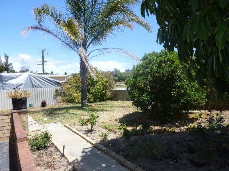 4 Preston Road, Parmelia WA 6167