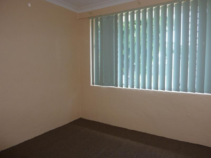 4 Preston Road, Parmelia WA 6167