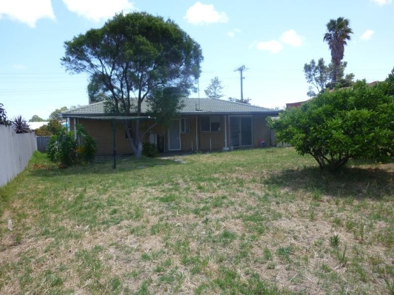 4 Preston Road, Parmelia WA 6167