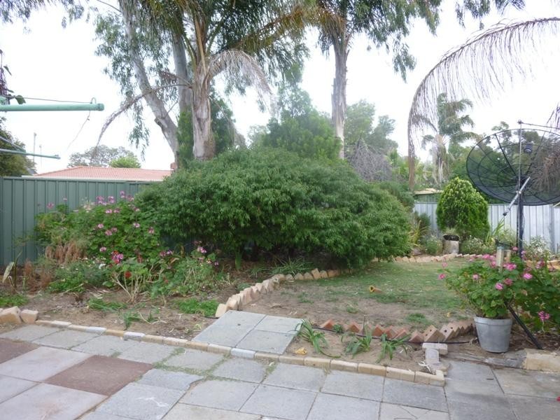 11 Kelly Close, Parmelia WA 6167