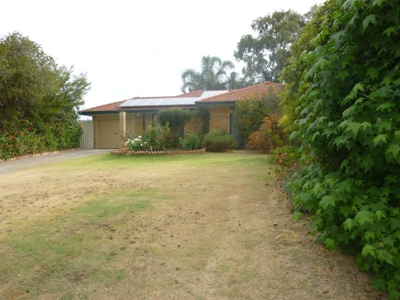 11 Kelly Close, Parmelia WA 6167