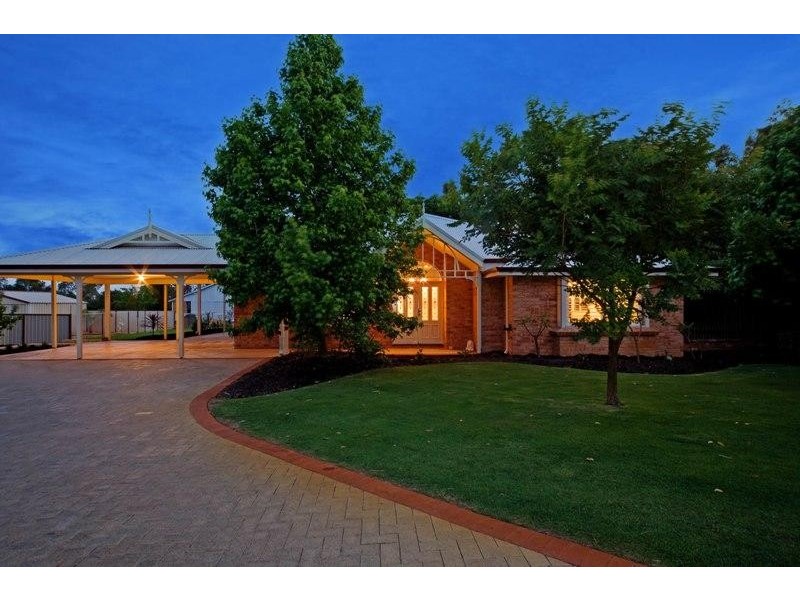 4 Saddler Close, Wellard WA 6170