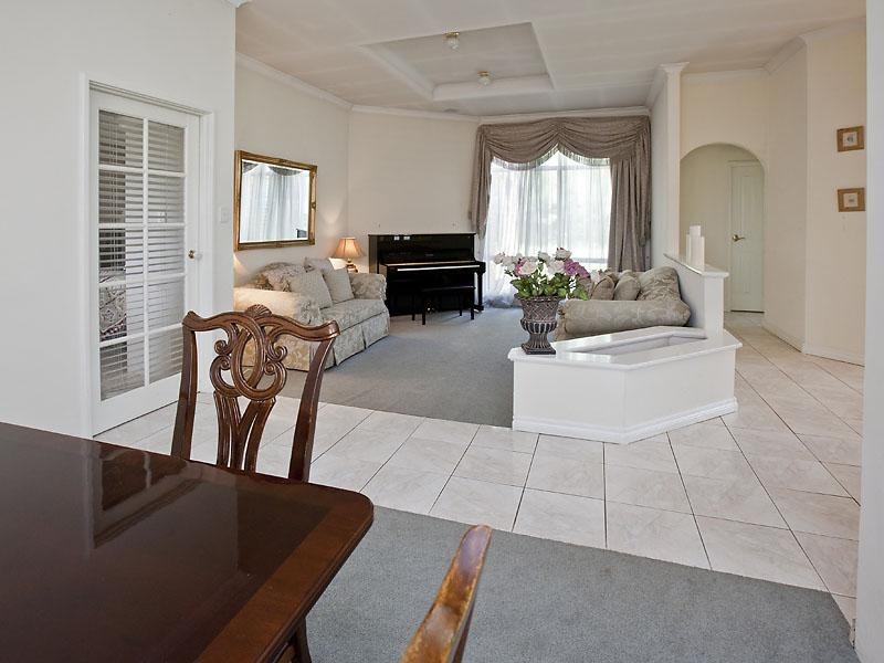 4 Saddler Close, Wellard WA 6170