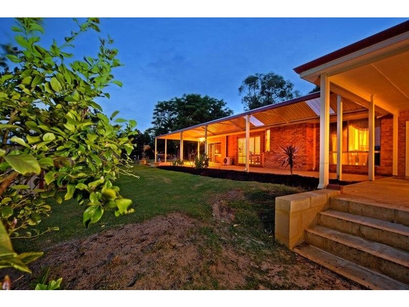 4 Saddler Close, Wellard WA 6170