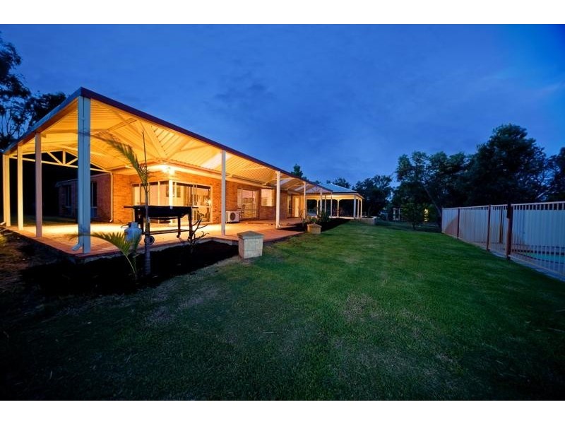 4 Saddler Close, Wellard WA 6170