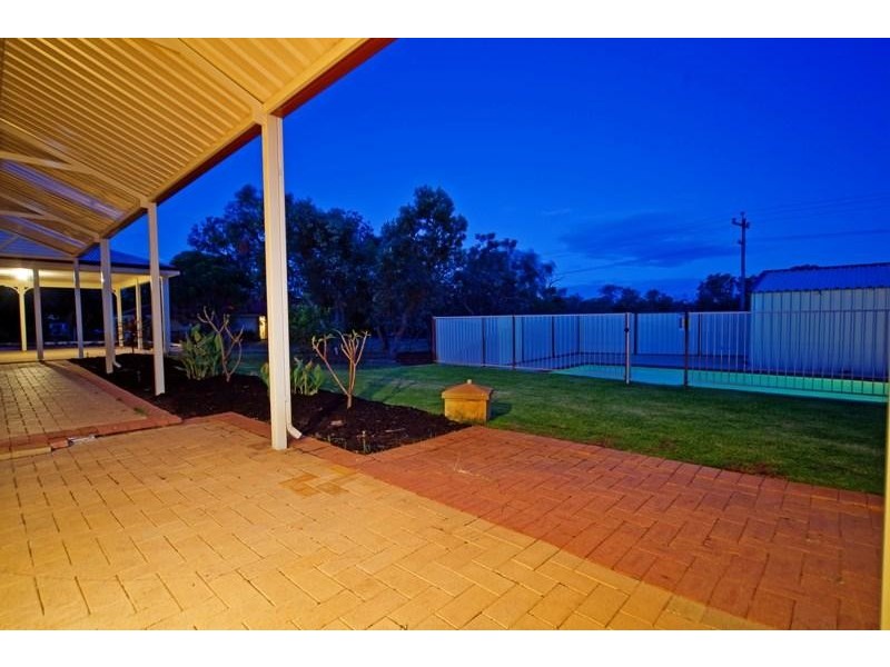 4 Saddler Close, Wellard WA 6170