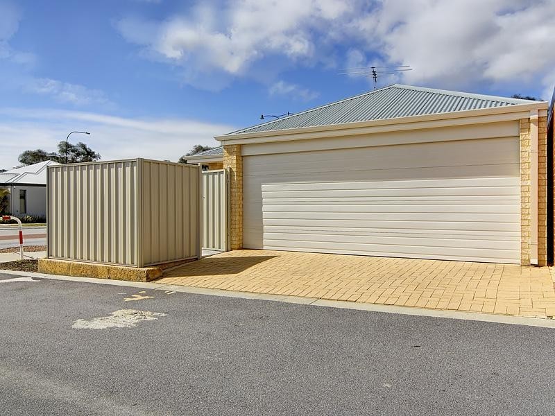 128 LYON ROAD, Aubin Grove WA 6164