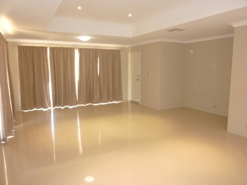 4 Cookham Green, Wellard WA 6170
