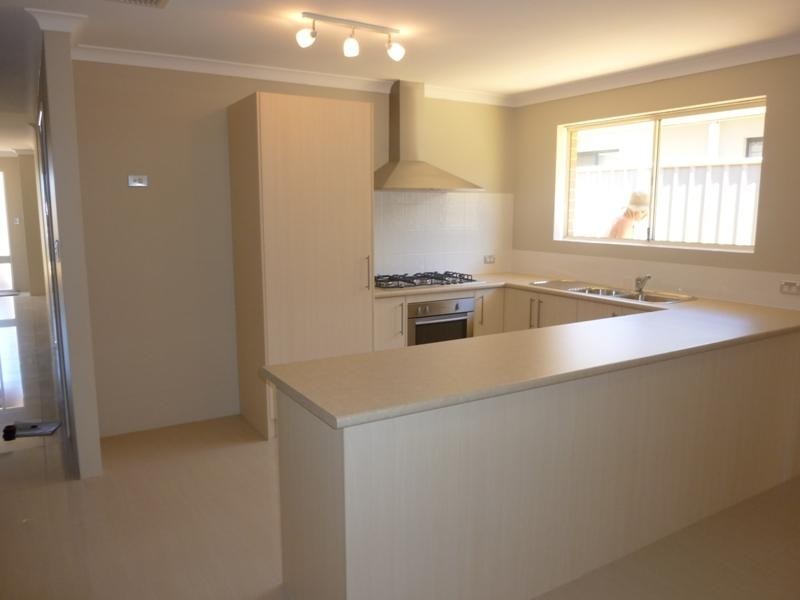 4 Cookham Green, Wellard WA 6170