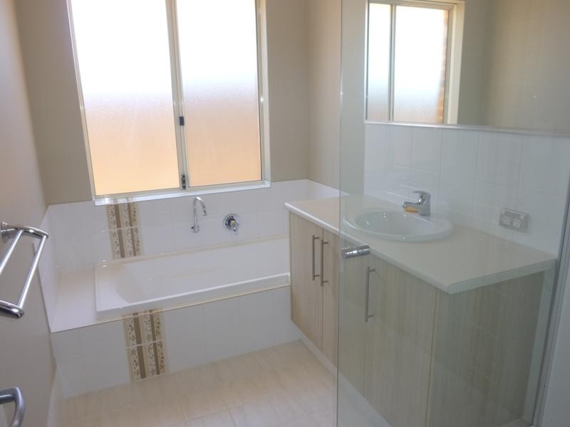 4 Cookham Green, Wellard WA 6170