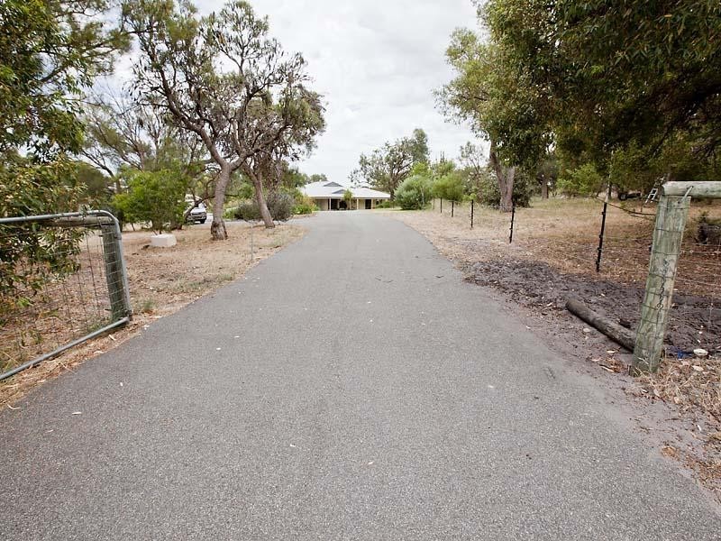 31 Shoulder Close, Wellard WA 6170