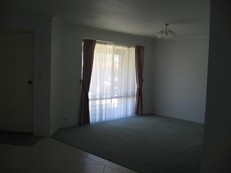 17 Camfield Loop, Parmelia WA 6167