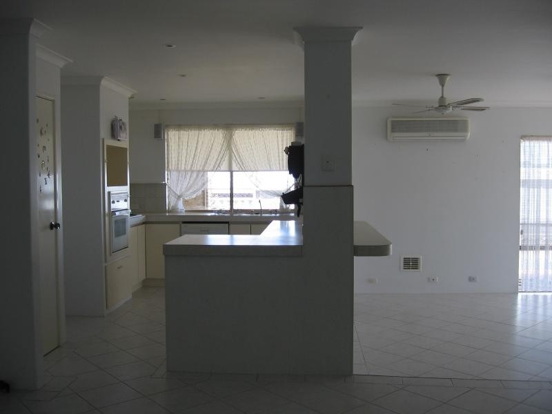 17 Camfield Loop, Parmelia WA 6167