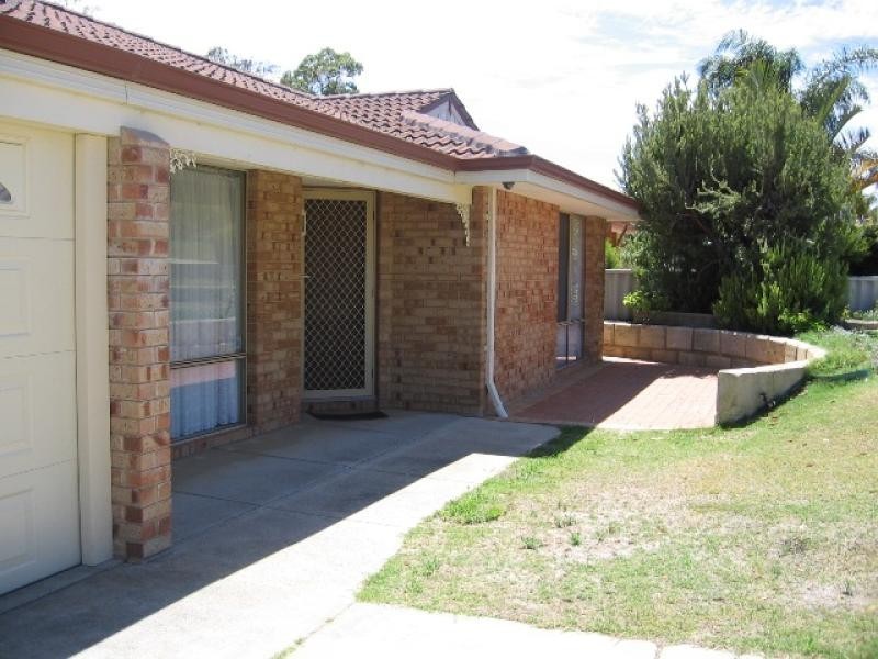 17 Camfield Loop, Parmelia WA 6167