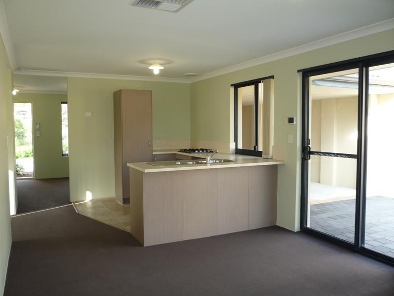 8 Oakham Way, Orelia WA 6167