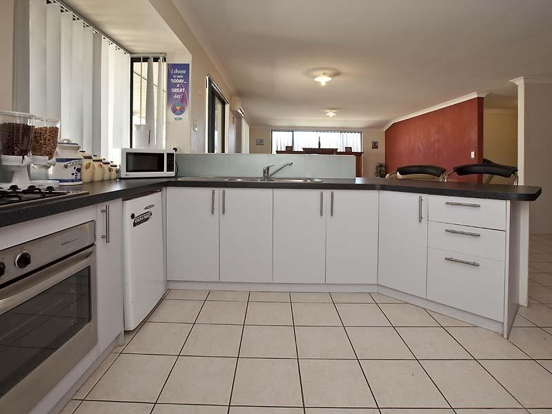 1 Whiteman Crescent, Bertram WA 6167