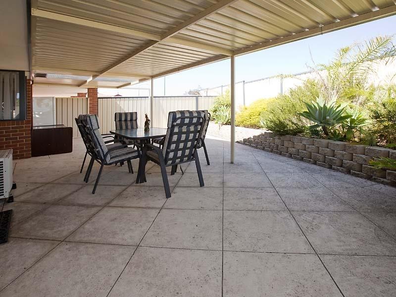 1 Whiteman Crescent, Bertram WA 6167